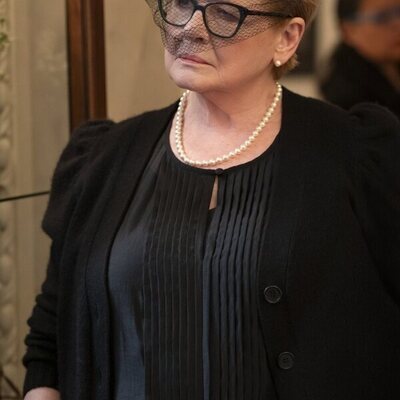 Dianne Wiest en 5x01 'El toque final' de 'Solo asesinatos en el edificio'