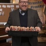 Michael Cyril Creighton en 5x01 'El toque final' de 'Solo asesinatos en el edificio'