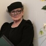 Still de Dianne Wiest en 5x01 'El toque final' de 'Solo asesinatos en el edificio'