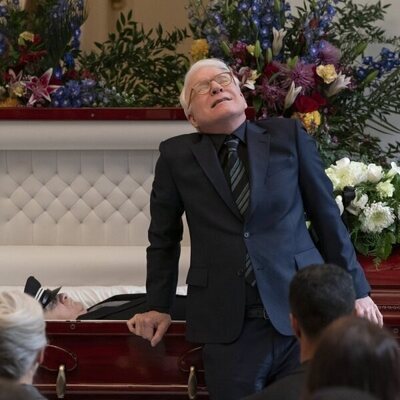 Steve Martin y Teddy Coluca en el 5x01 de 'Solo asesinatos en el edificio'