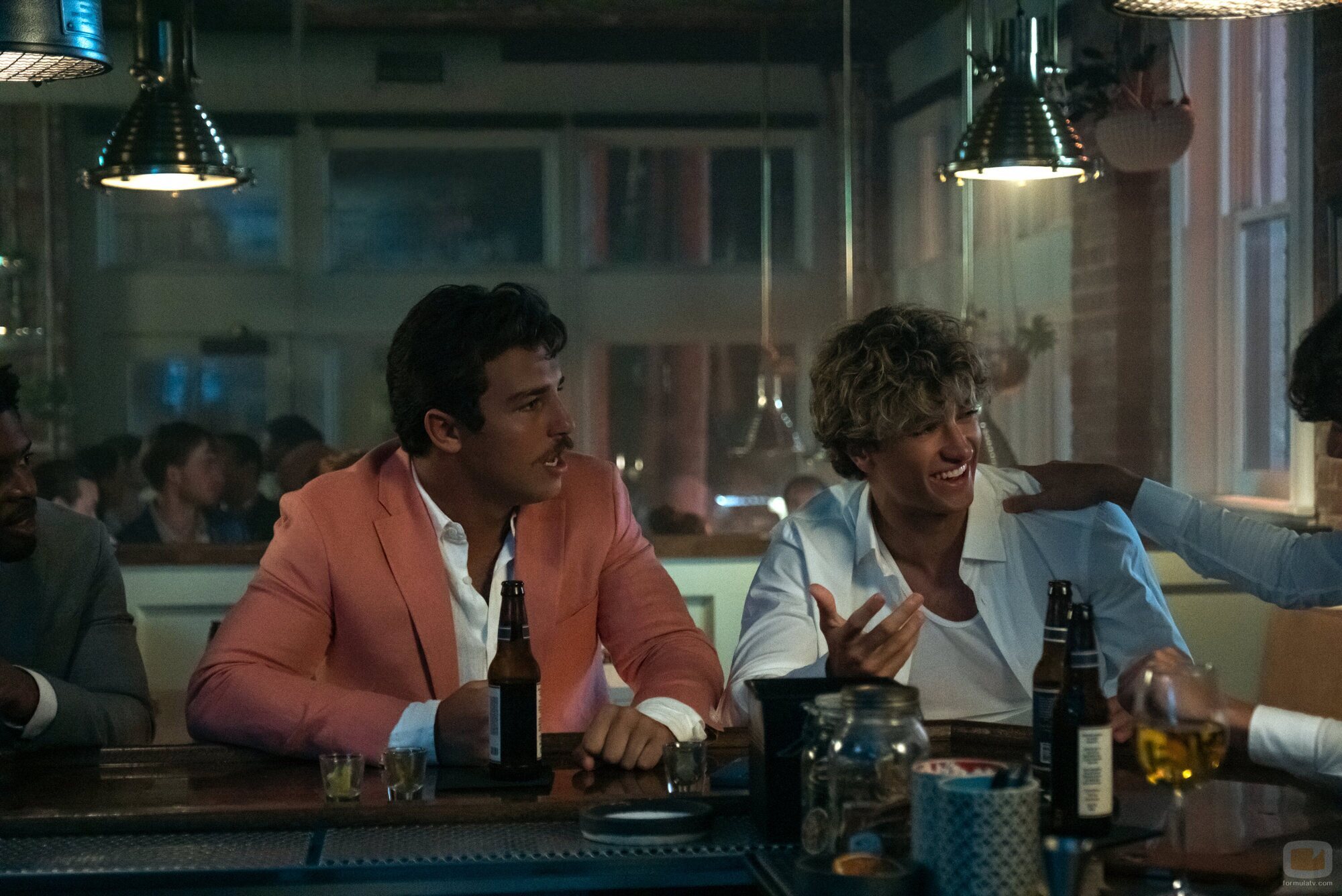 Tom Everett Scott y Gavin Casalegno en 'La última llamada' de 'El verano en que me enamoré'