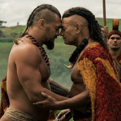Jason Momoa y Temuera Morrison en 1x01 titulado 'El gran guerrero' de 'El gran guerrero'
