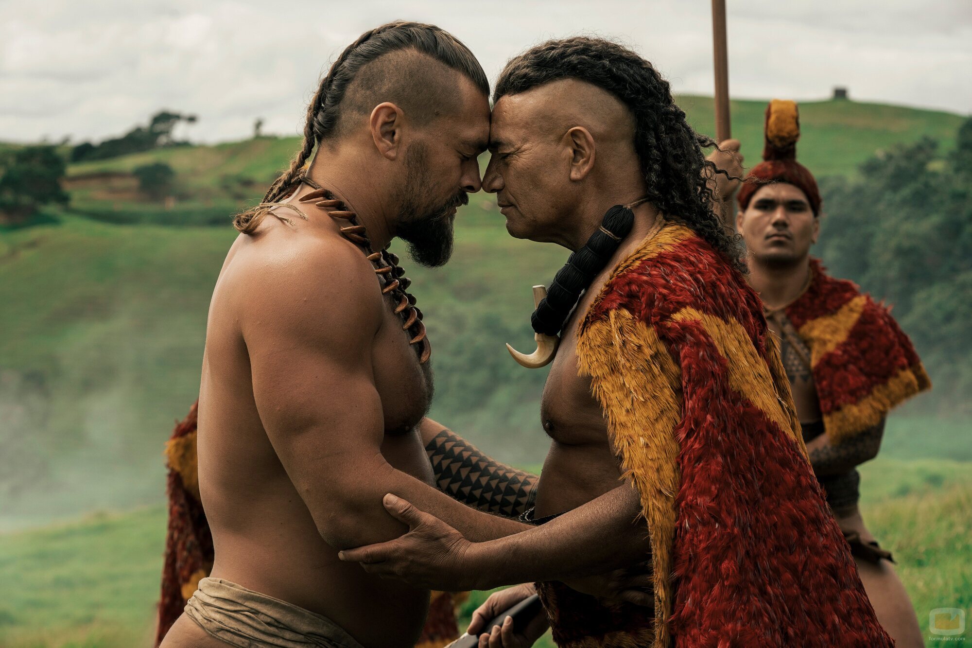 Jason Momoa y Temuera Morrison en 1x01 titulado 'El gran guerrero' de 'El gran guerrero'