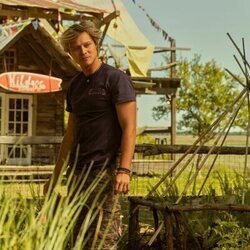 Foto de Rudy Pankow en Capítulo 6 titulado 'El ayuntamiento' de 'Outer Banks'