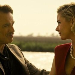 Brianna Brown y J. Anthony Crane en Capítulo 6 titulado 'El ayuntamiento' de 'Outer Banks'