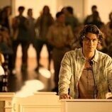 Chase Stokes en 4x06 titulado 'El ayuntamiento' de 'Outer Banks'