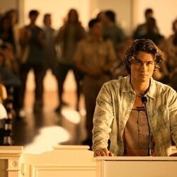 Chase Stokes en 4x06 titulado 'El ayuntamiento' de 'Outer Banks'