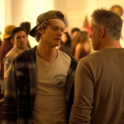 Rudy Pankow en 4x06 'El ayuntamiento' de 'Outer Banks'