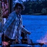 Chase Stokes en 'Madres y padres' de 'Outer Banks'