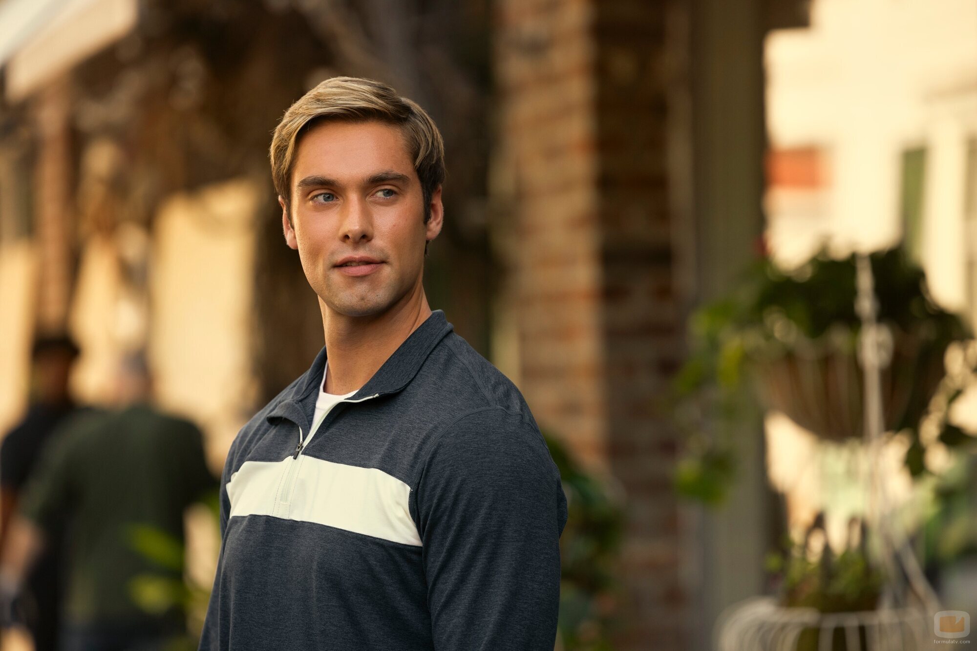 Austin North en 4x07 'Madres y padres' de 'Outer Banks'