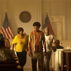 J.D. y E. Roger Mitchell en la temporada 4 y el capítulo 07 de 'Outer Banks'