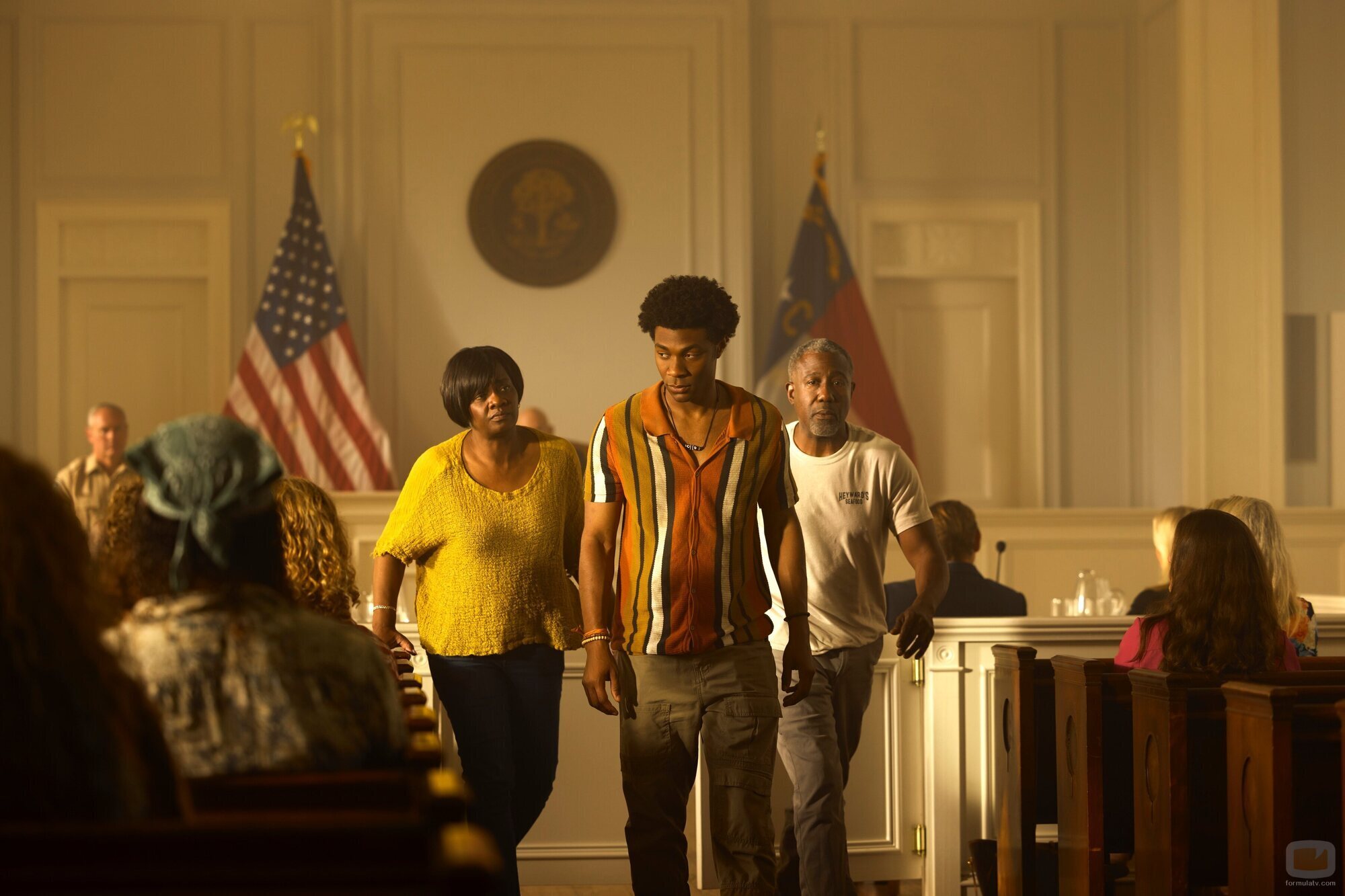 J.D. y E. Roger Mitchell en la temporada 4 y el capítulo 07 de 'Outer Banks'