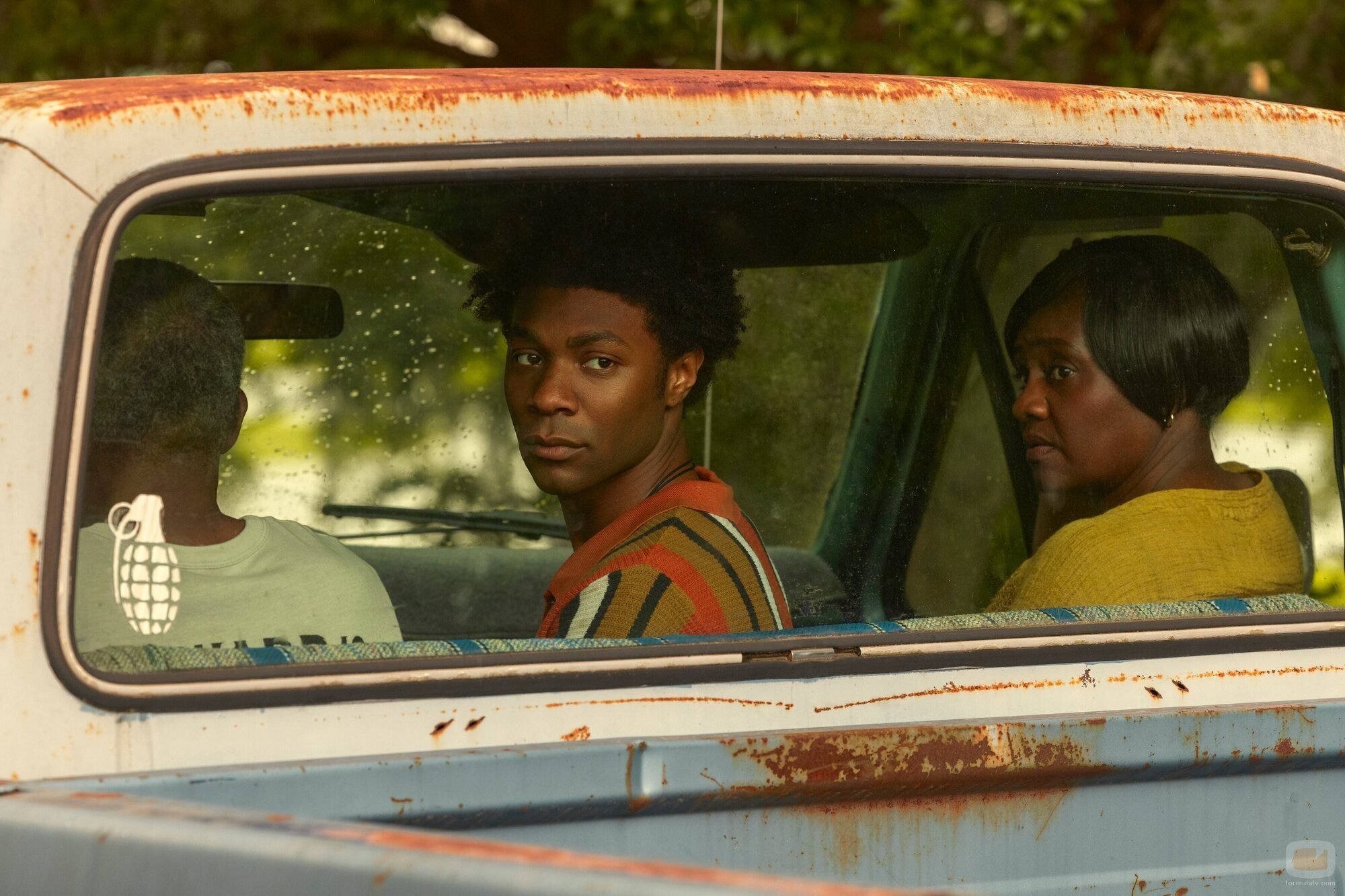 J.D. y E. Roger Mitchell en 4x08 'Familia' de 'Outer Banks'