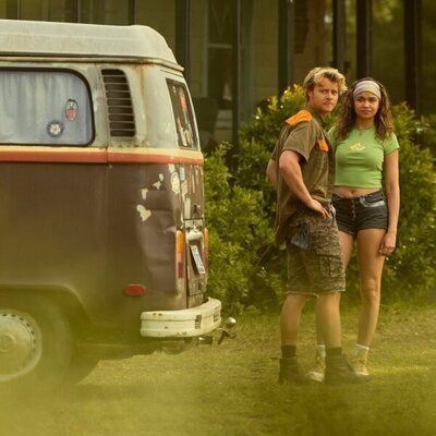 Madison Bailey y Rudy Pankow en 4x08 'Familia' de 'Outer Banks'
