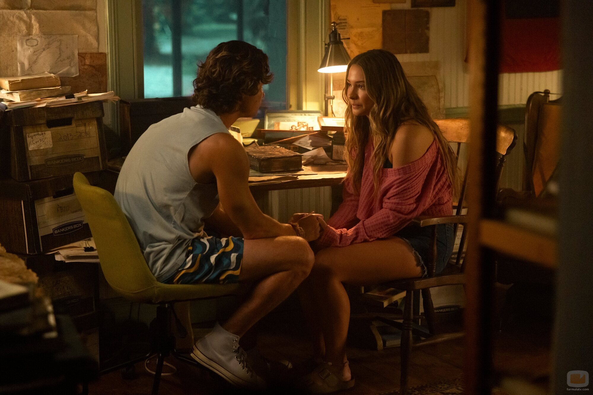 Chase Stokes y Madelyn Cline en la temporada 4 y el capítulo 08 de 'Outer Banks'