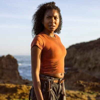 Carlacia Grant en Capítulo 10 titulado 'La corona azul' de 'Outer Banks'