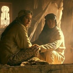 Chase Stokes y Madelyn Cline en el 4x10 de 'Outer Banks'