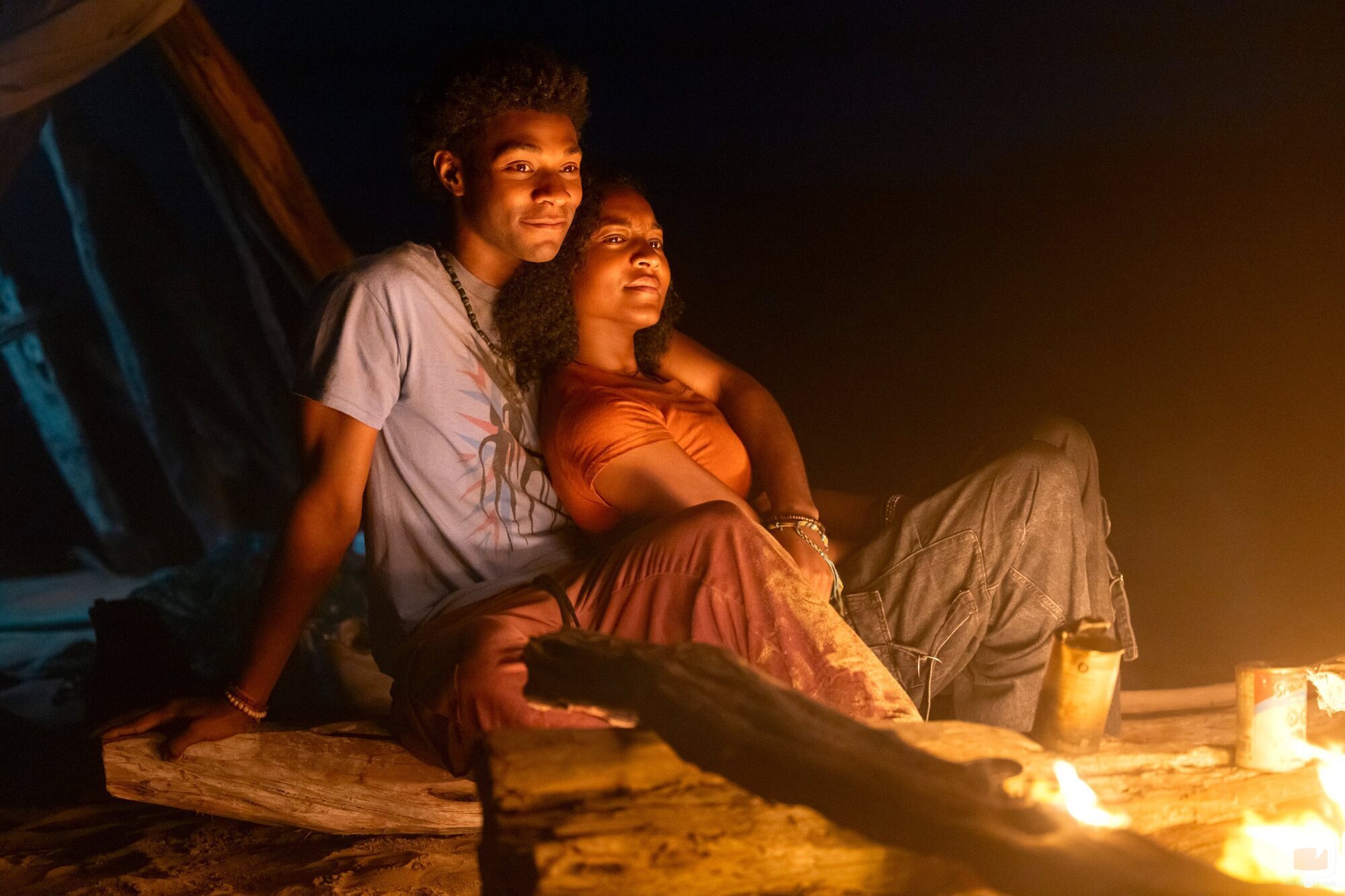 J.D. y Carlacia Grant en Capítulo 10 titulado 'La corona azul' de 'Outer Banks'