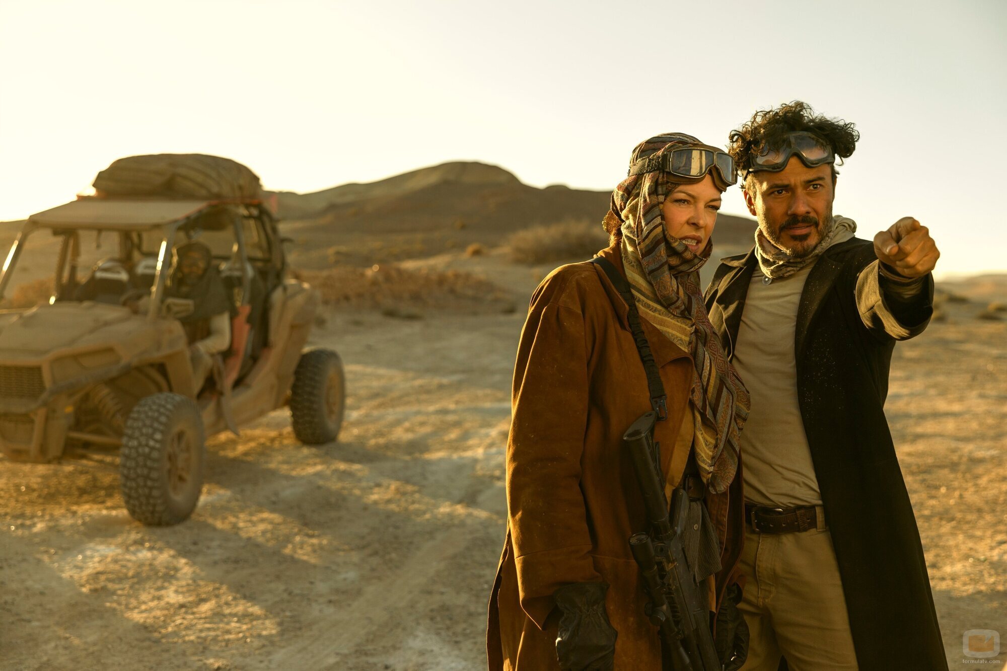 Pollyanna McIntosh y Rigo Sanchez en 4x10 titulado 'La corona azul' de 'Outer Banks'