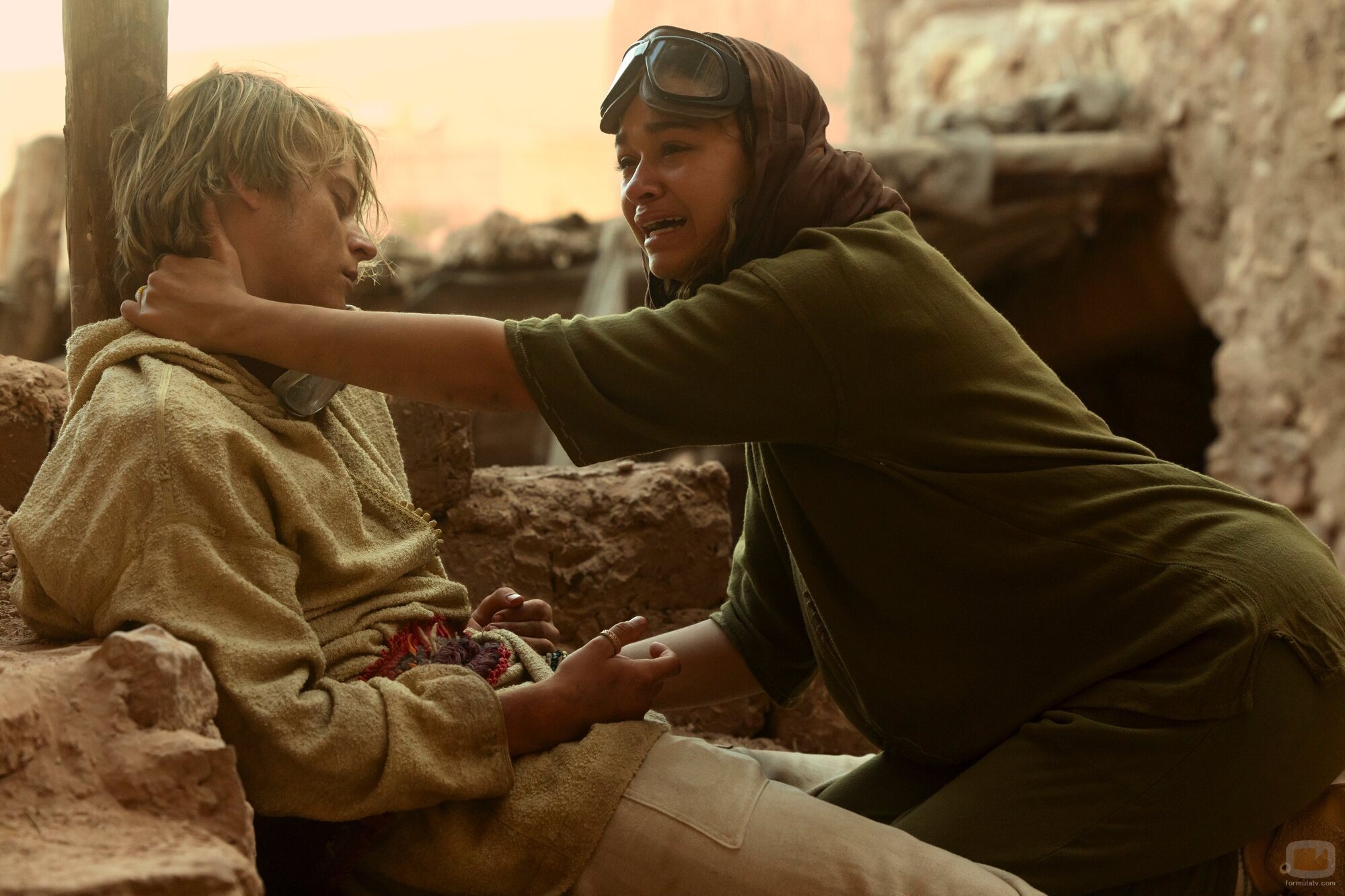 Madison Bailey y Rudy Pankow en la temporada 4 y el capítulo 10 de 'Outer Banks'