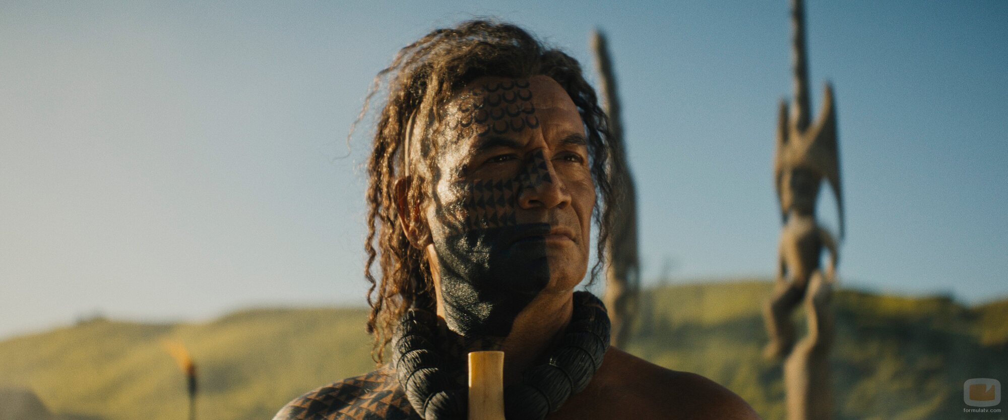 Temuera Morrison en 1x03 titulado 'La ciudad de las flores' de 'El gran guerrero'