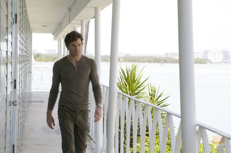Michael C. Hall sale del apartamento de 'Dexter'
