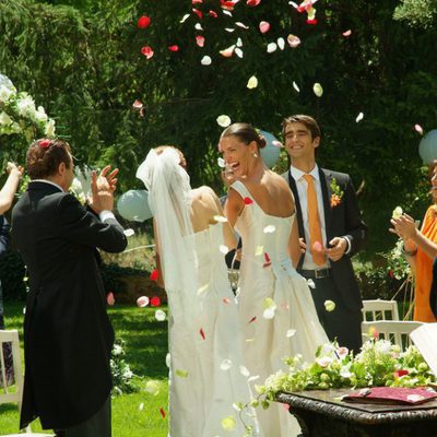 'Los hombres de Paco' celebran la boda de Pepa y Silvia
