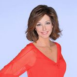 Ana Rosa Quintana posa vestida de rojo en las fotos promocionales de 'El programa de Ana Rosa'