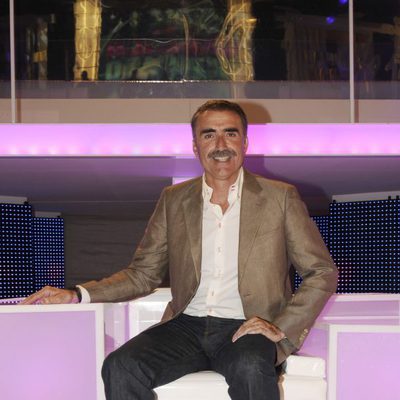Juan Y Medio, sentado en el plató del pánico