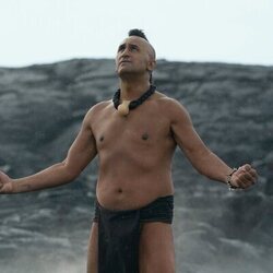 Cliff Curtis en 'La carrera de los dioses' de 'Chief of War'