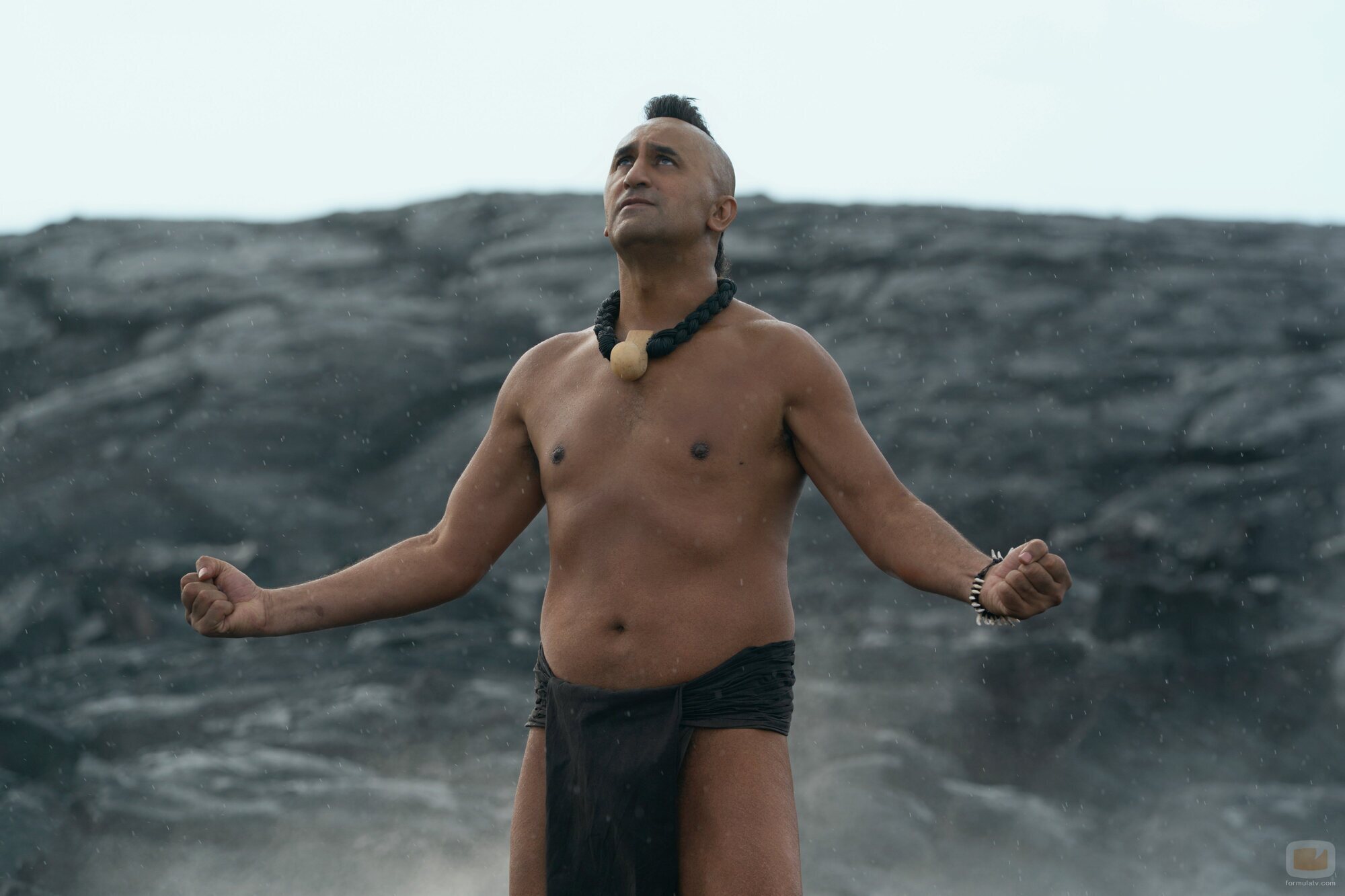 Cliff Curtis en 'La carrera de los dioses' de 'Chief of War'