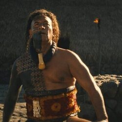 Temuera Morrison en 1x06 'El remo astillado' de 'El gran guerrero'