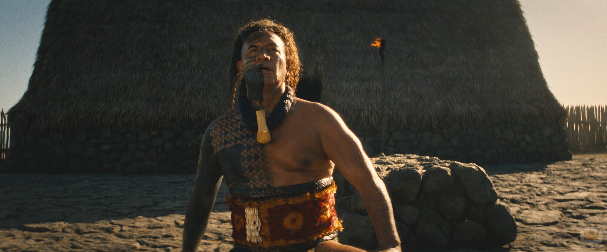 Temuera Morrison en 1x06 'El remo astillado' de 'El gran guerrero'