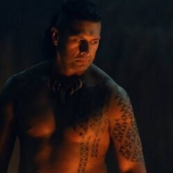 Te Kohe Tuhaka en 'El día de los cráneos ensangrentados' de 'Chief of War'