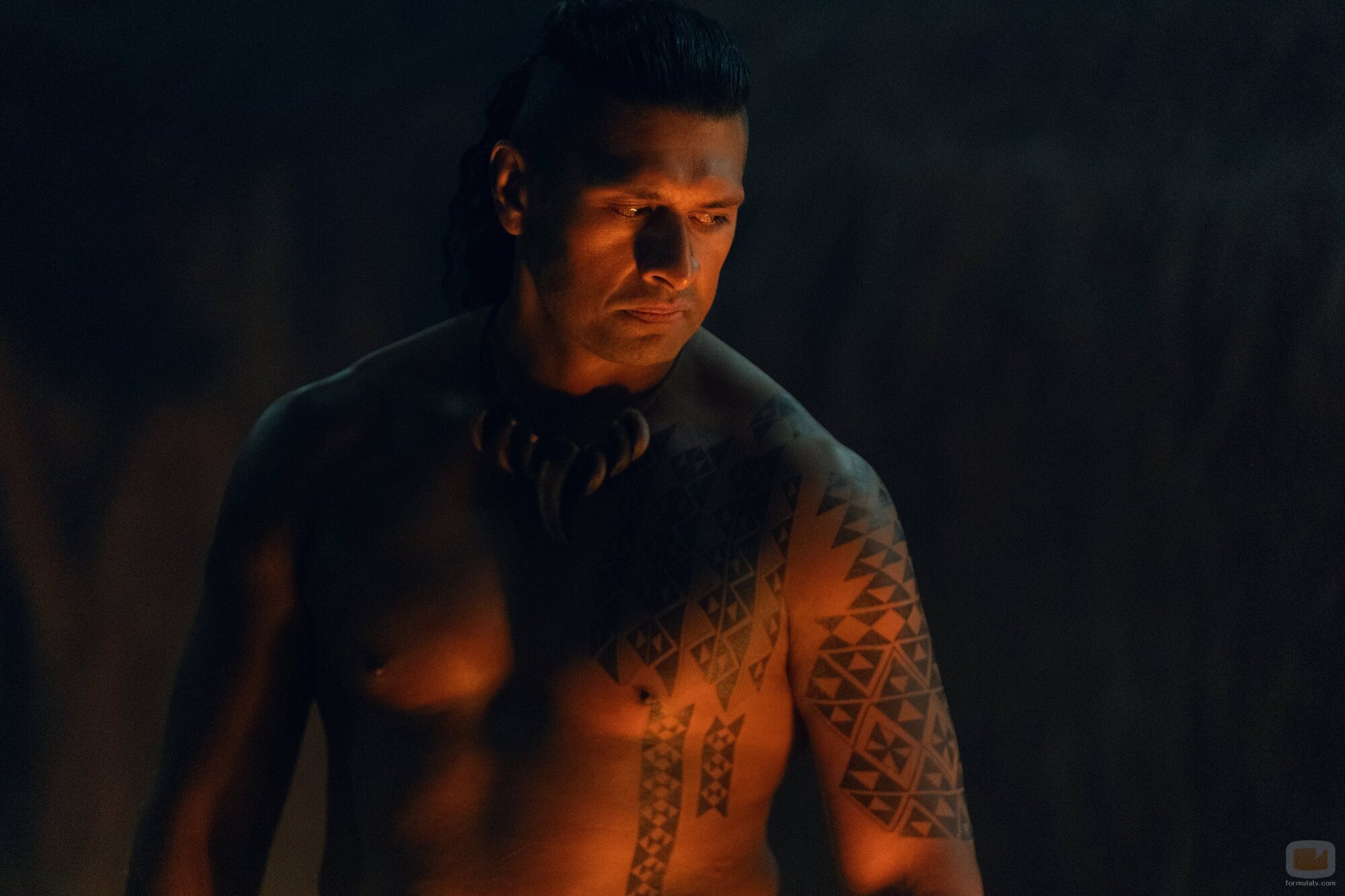 Te Kohe Tuhaka en 'El día de los cráneos ensangrentados' de 'Chief of War'