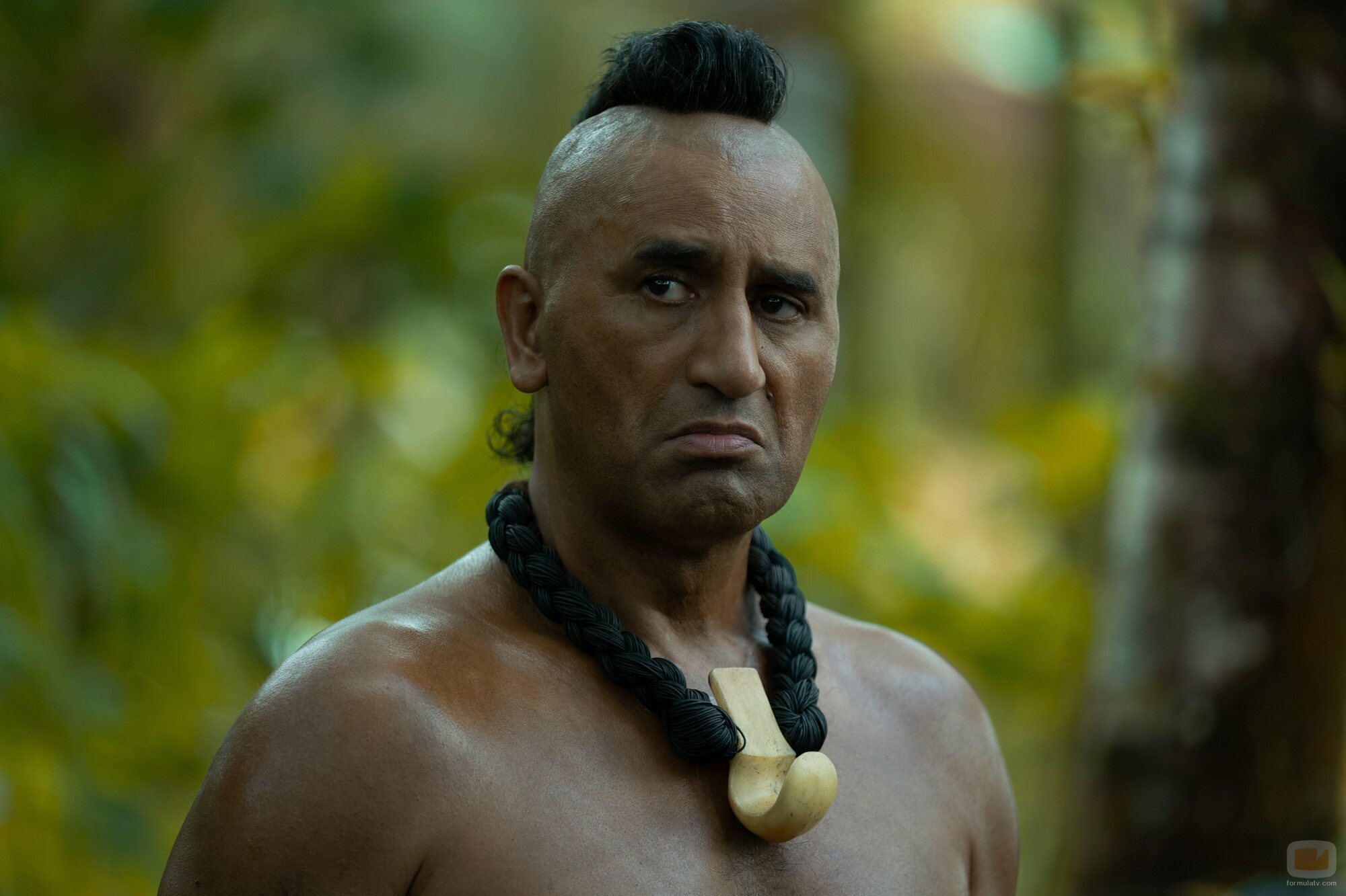 Cliff Curtis en 1x08 titulado 'La arboleda sagrada de Niu' de 'El gran guerrero'