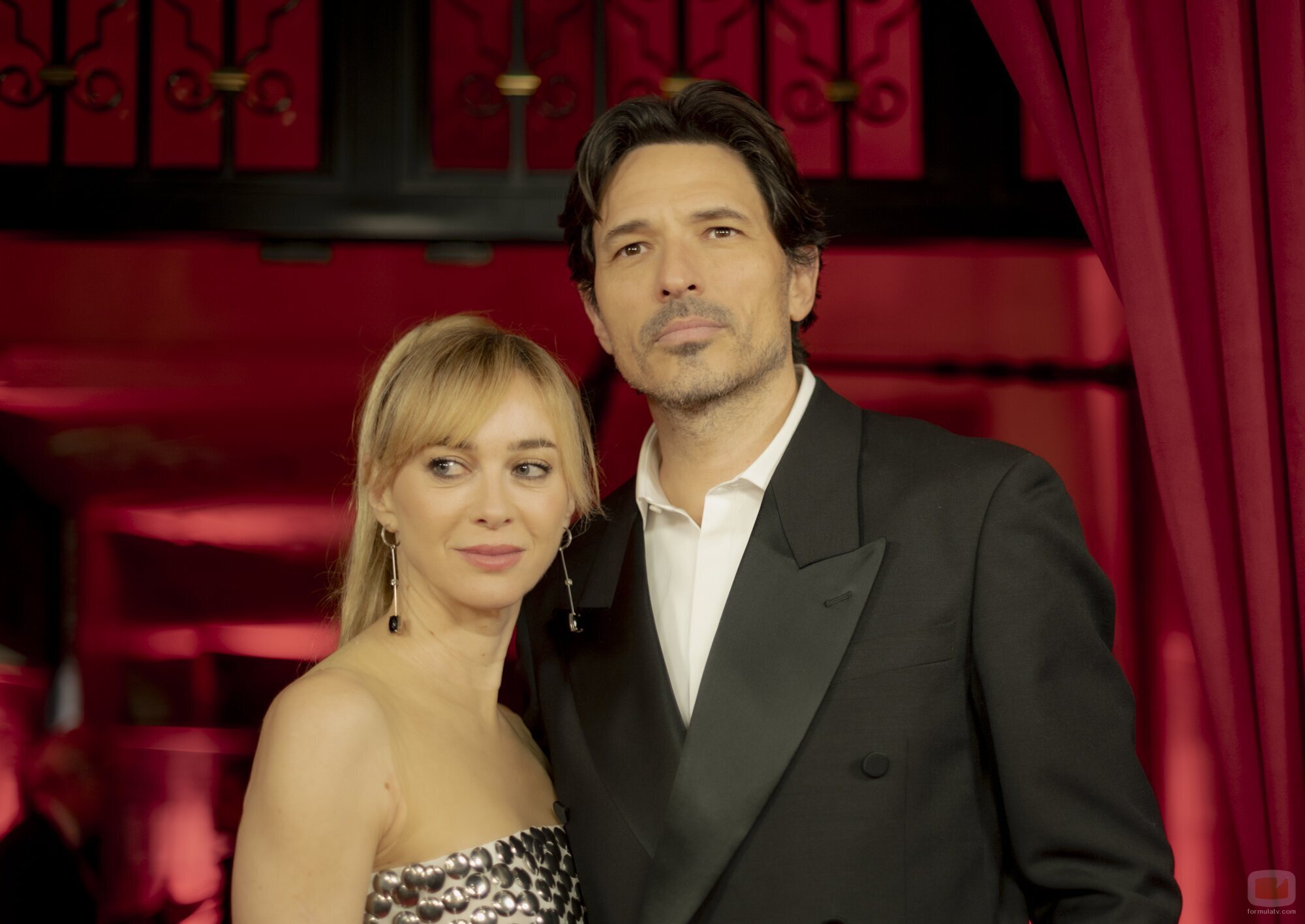 Marta Hazas y Andrés Velencoso en Capítulo 1 titulado 'Capítulo 1' de 'La Agencia'