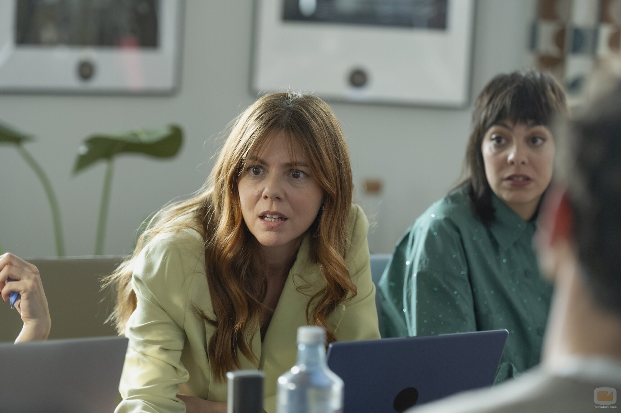 Still de Manuela Velasco en la temporada 1 y el capítulo 01 de 'La Agencia'