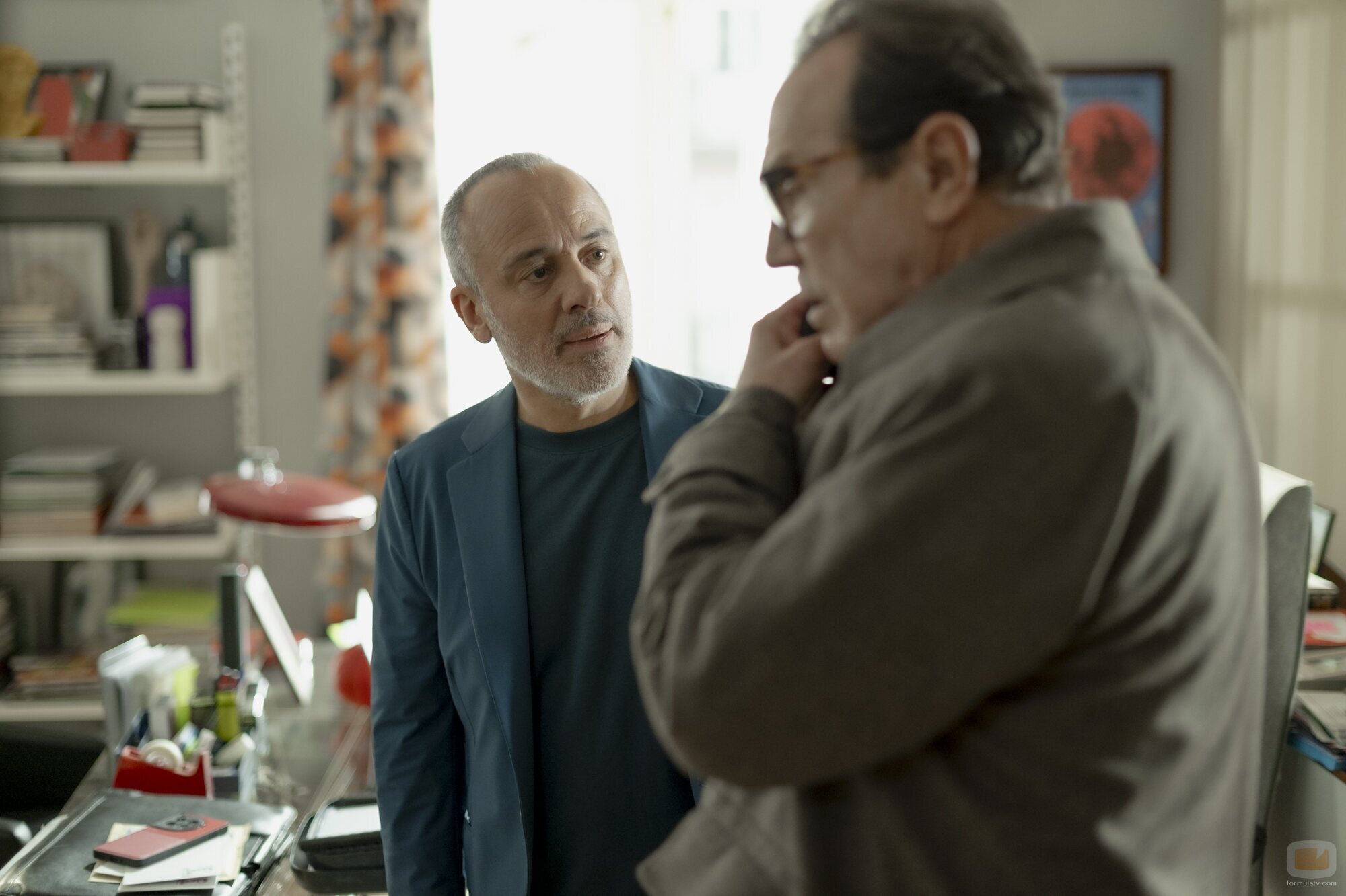 Javier Gutiérrez en el 1x01 de 'La Agencia'