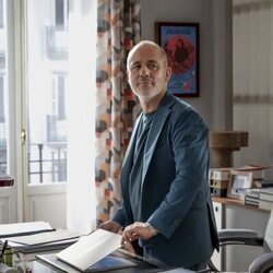 Javier Gutiérrez en Capítulo 1 titulado 'Capítulo 1' de 'La Agencia'