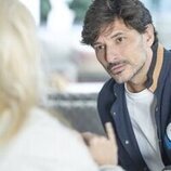 Andrés Velencoso en 1x01 'Capítulo 1' de 'La Agencia'