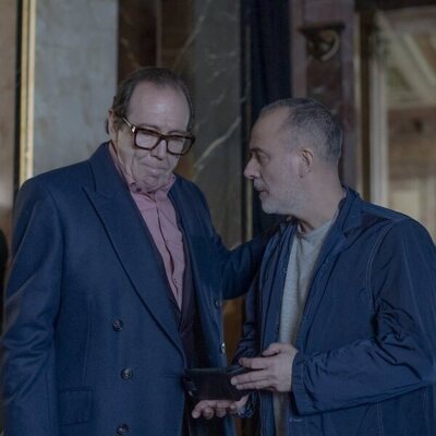 Javier Gutiérrez y Juan Gea en Capítulo 1 titulado 'Capítulo 1' de 'La Agencia'