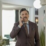 Carlos Bardem en 1x01 'Capítulo 1' de 'La Agencia'