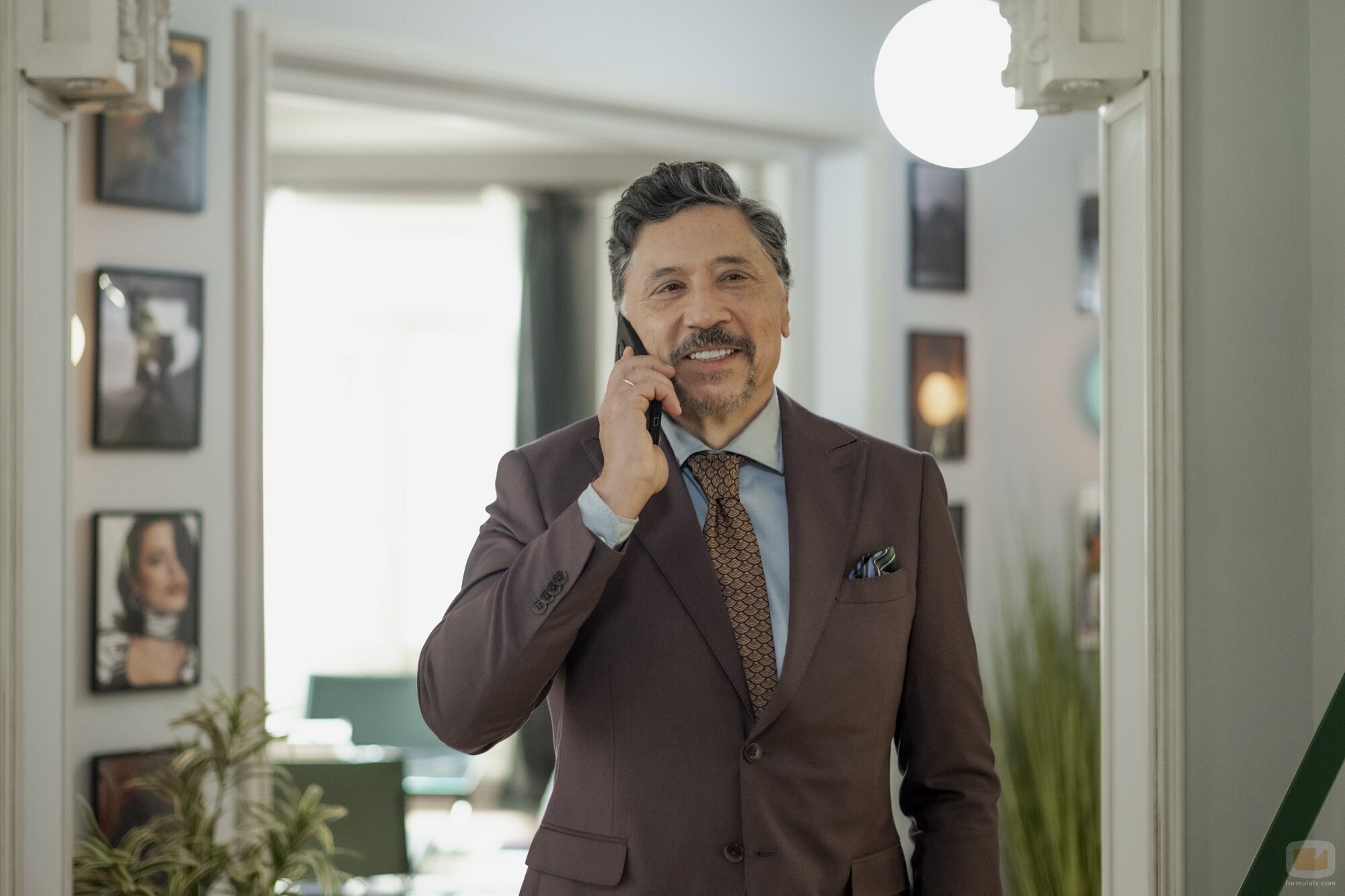 Carlos Bardem en 1x01 'Capítulo 1' de 'La Agencia'