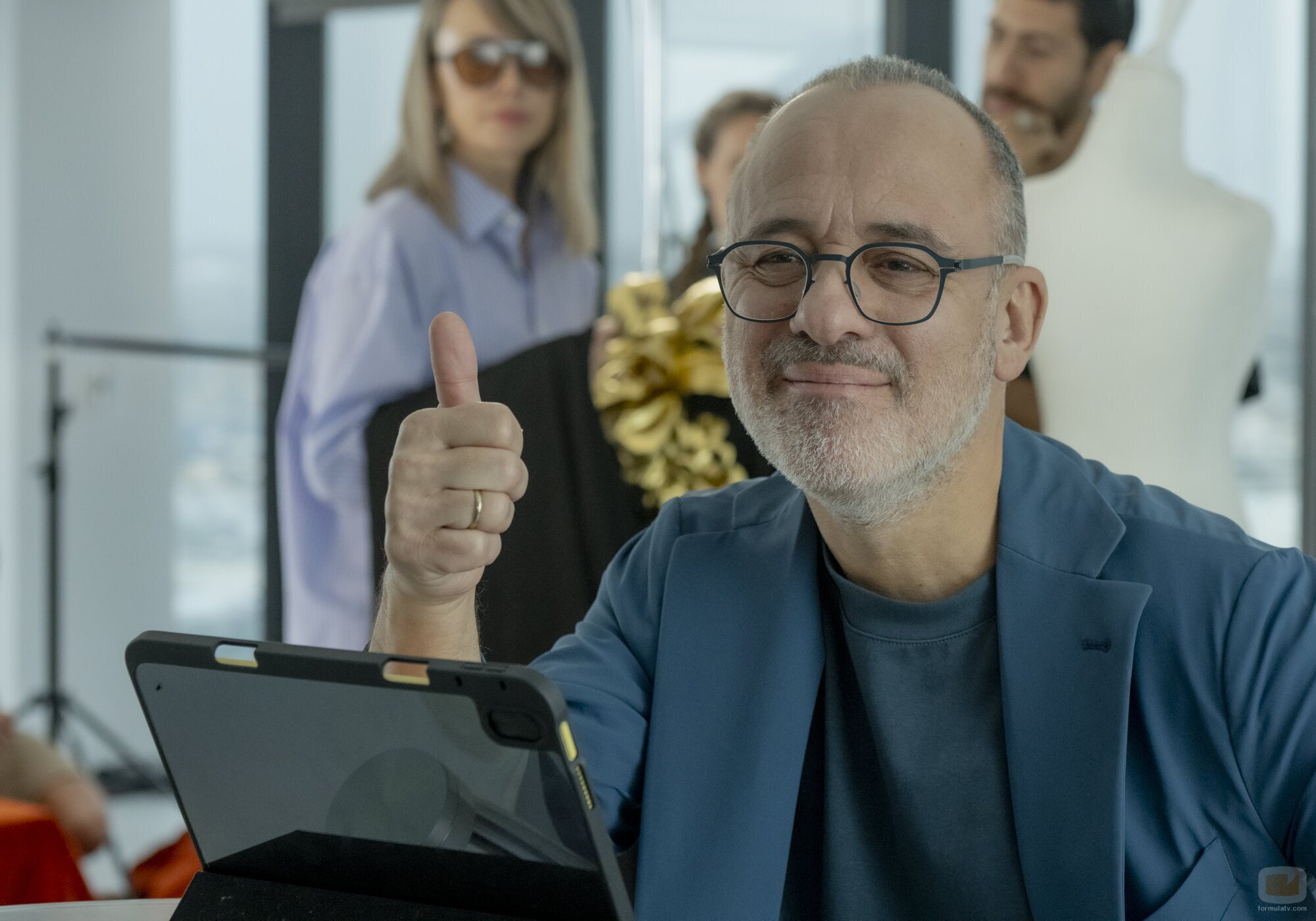 Imagen de Javier Gutiérrez en 'Capítulo 1' de 'La Agencia'