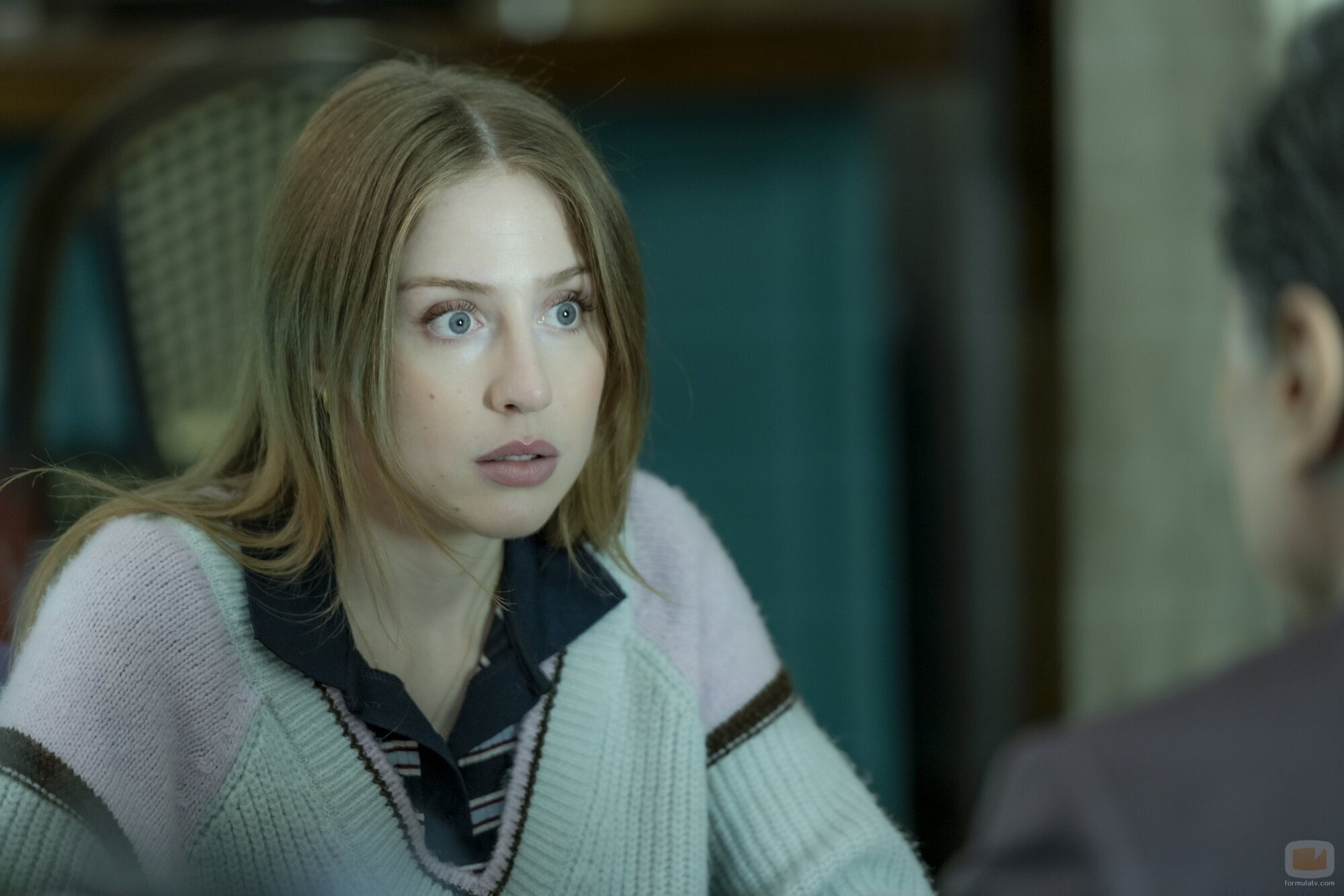 Still de Denisse Peña en Capítulo 1 titulado 'Capítulo 1' de 'La Agencia'