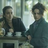 Irene Rojo y Olalla Hernández en 1x01 titulado 'Capítulo 1' de 'La Agencia'