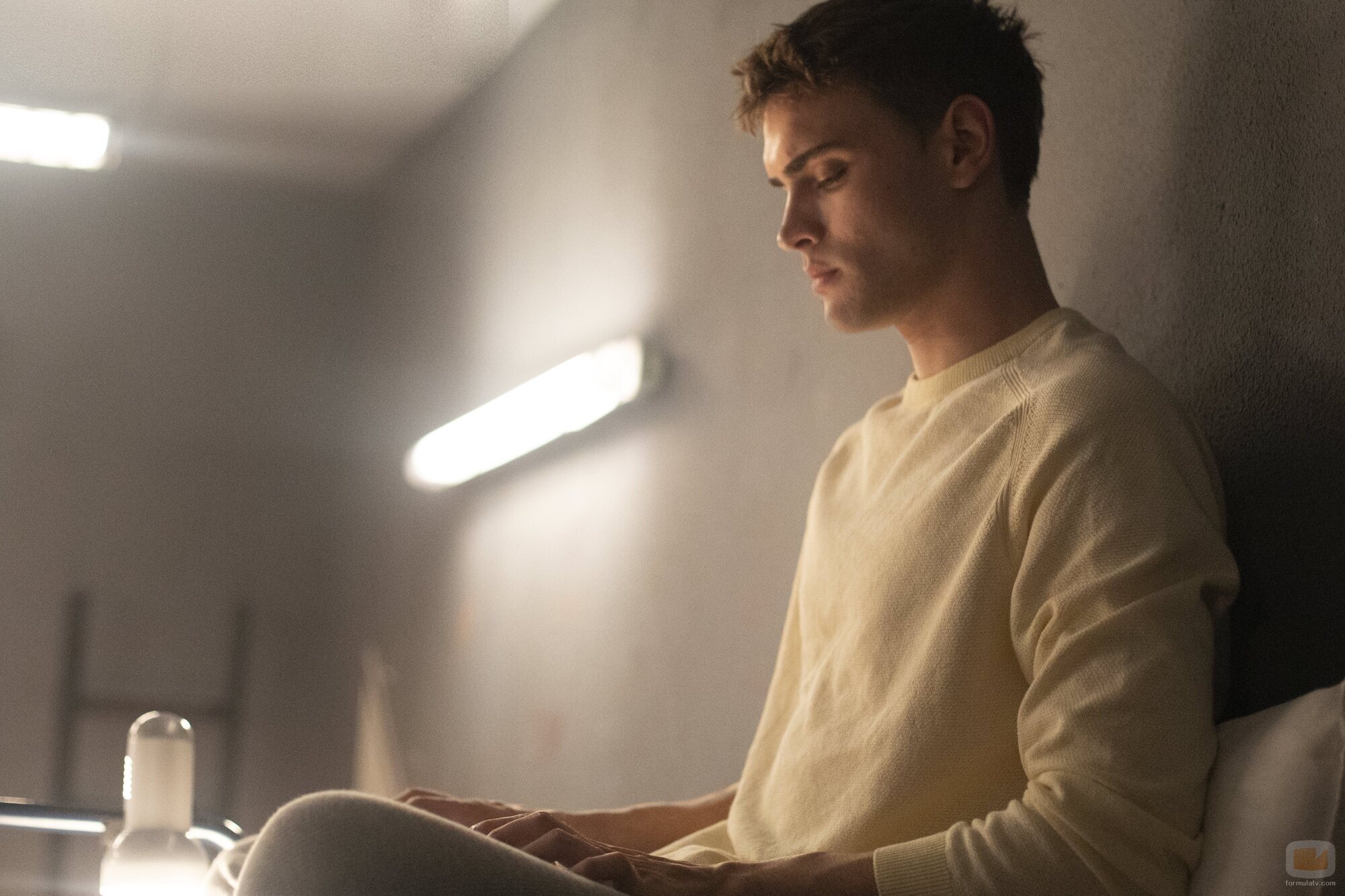 Gabriel Guevara en Capítulo 1 titulado 'Carlos' de 'Mar afuera'