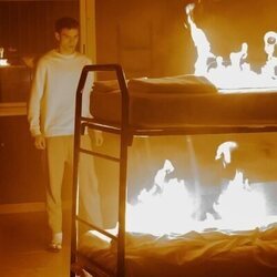 Hugo Welzel en 1x01 'Carlos' de 'Mar afuera'