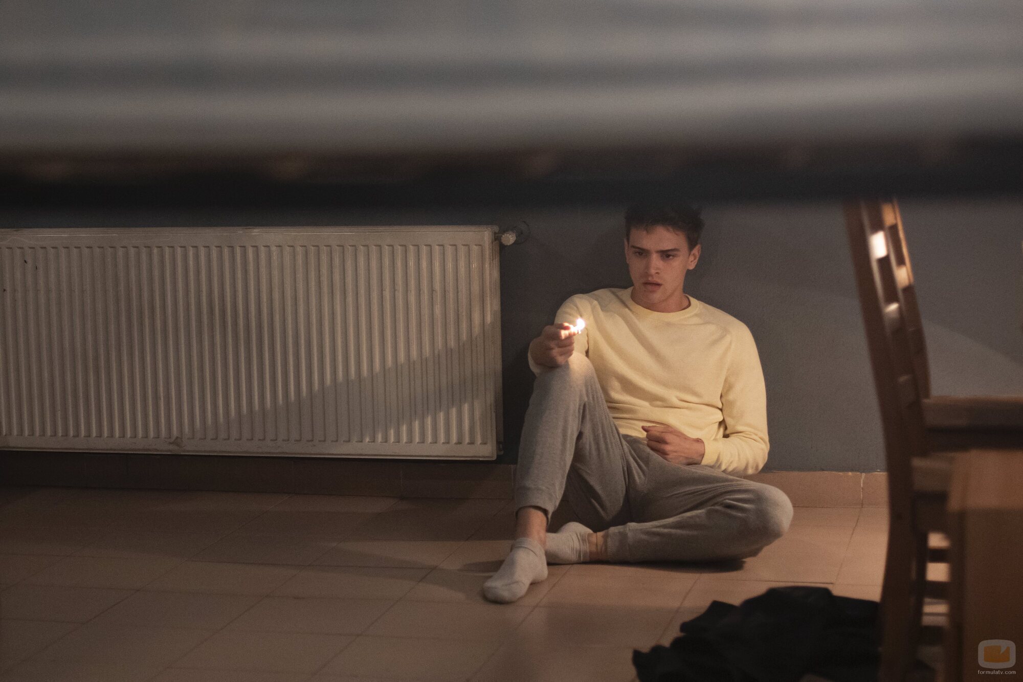 Gabriel Guevara en el 1x01 de 'Mar afuera'